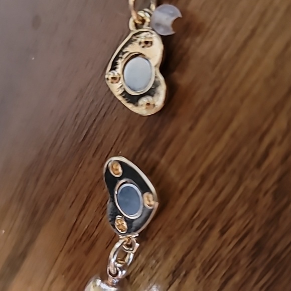 BETSEY JOHNSON Funfetti Collection Rainbow Crystal Magnetic Closure Necklace. - Picture 8 of 9